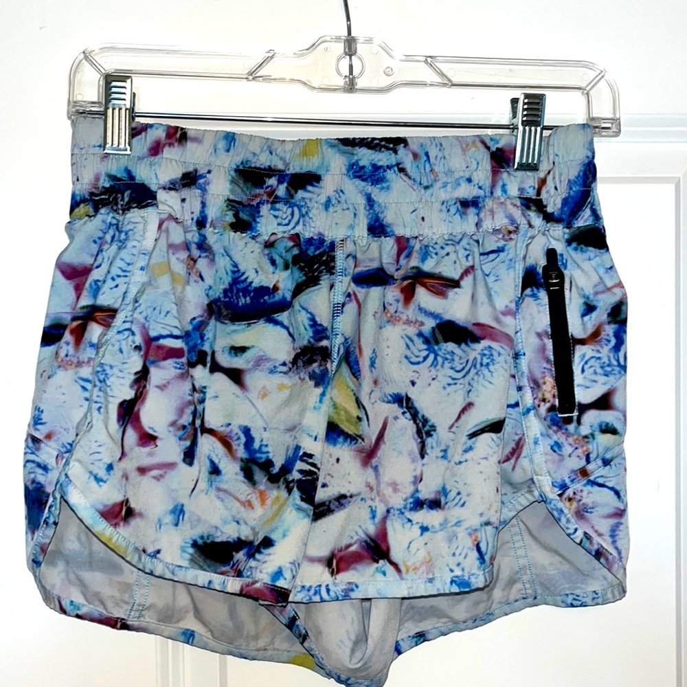 Lululemon Tracker Low-Rise Lined Short 4"